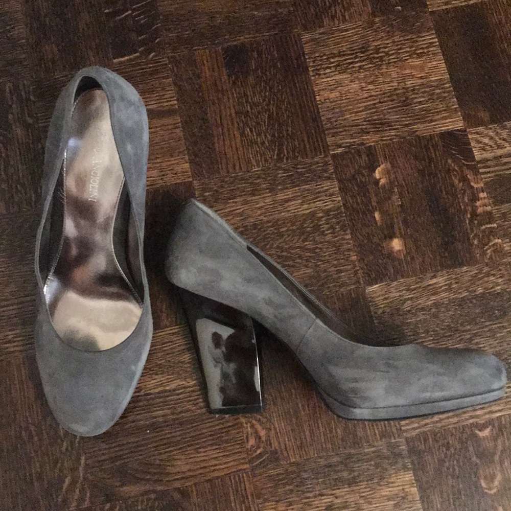 Enzo Angiolini Grey Suede Pumps